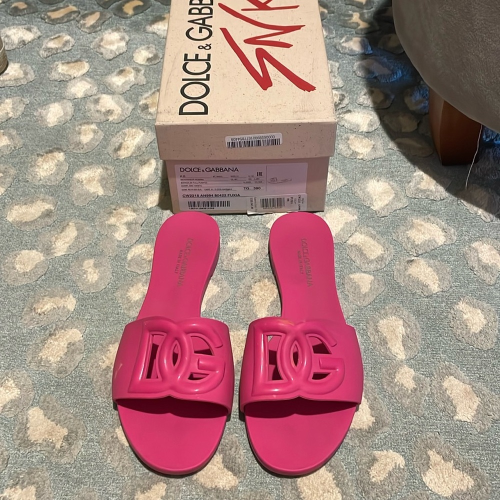 Dolce& Gabbana Pink Rubber Sandals
